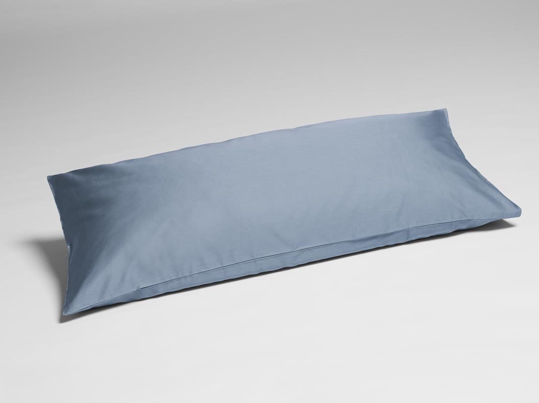 Yumeko Kussensloop katoen satijn faded blue 40x80 100 biologisch en fairtrade katoen, satijn geweven