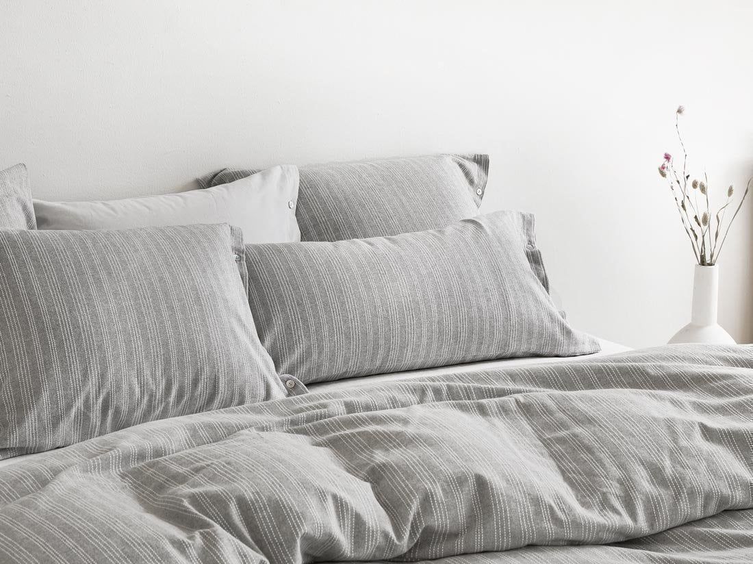 Kussensloop flanel grey/white stripe 50x60
