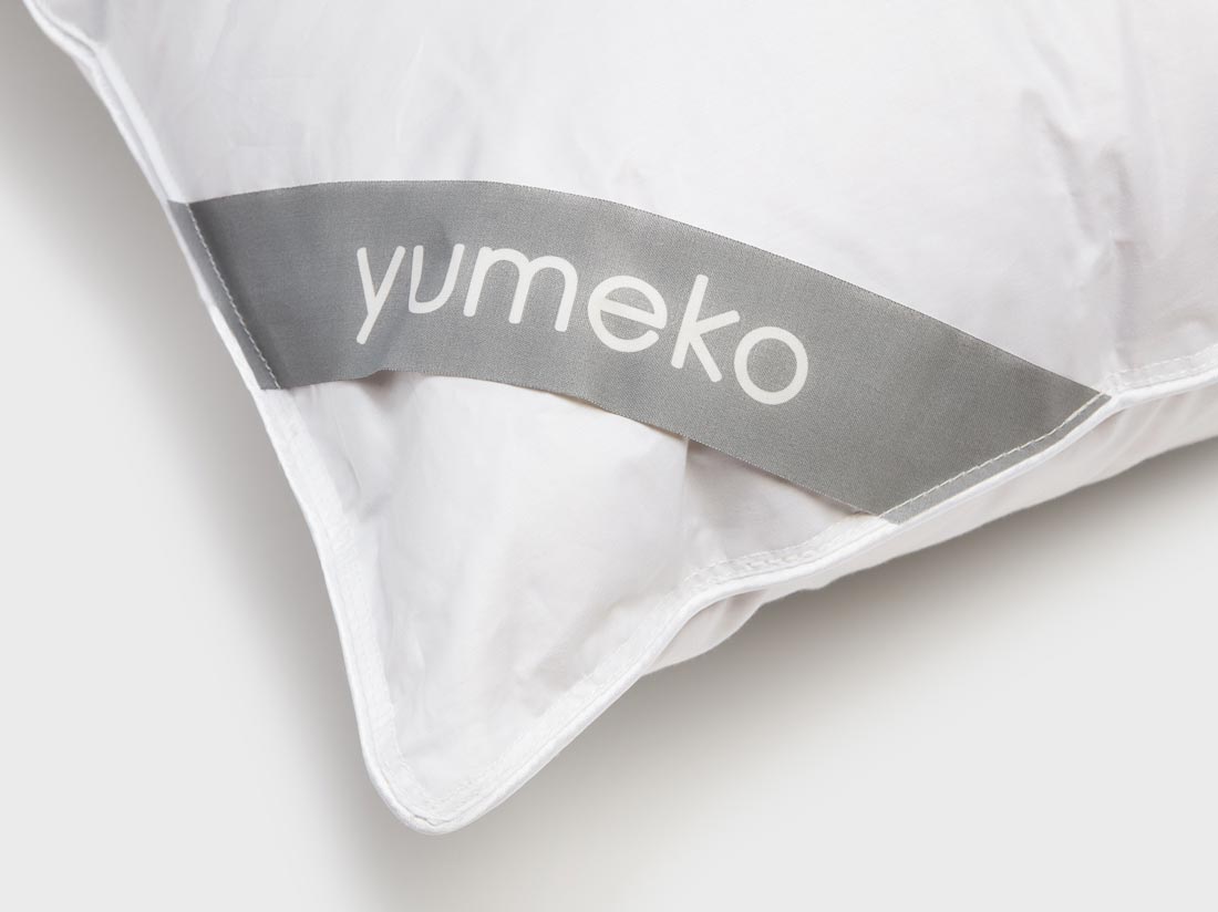 Image of Yumeko Kussen recycled dons 60x70 stevig 
Vulling: 70% recycled dons (eenden- en ganzendons), 30% recycled veertjes (eenden- en ganzenveertjes
Tijk: 100% biologisch katoen