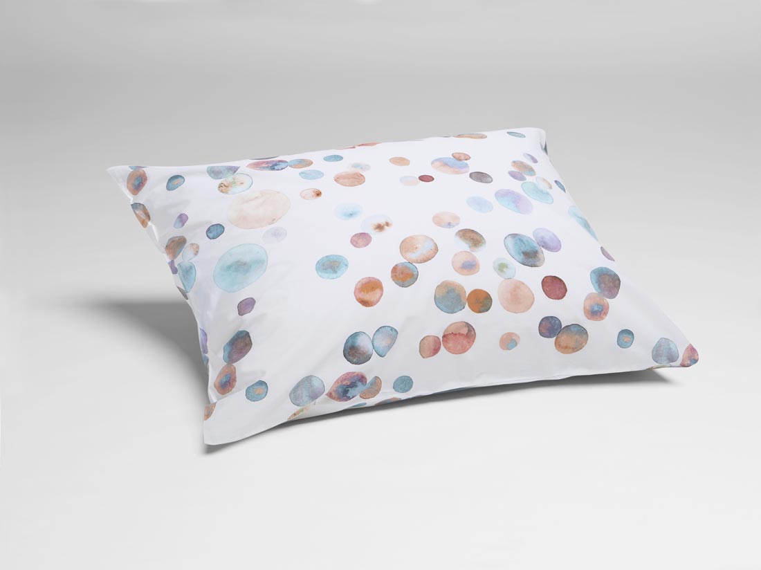 Yumeko Kussensloop percal watercolor dots 50x70 100 biologisch en fairtrade katoen, percal geweven