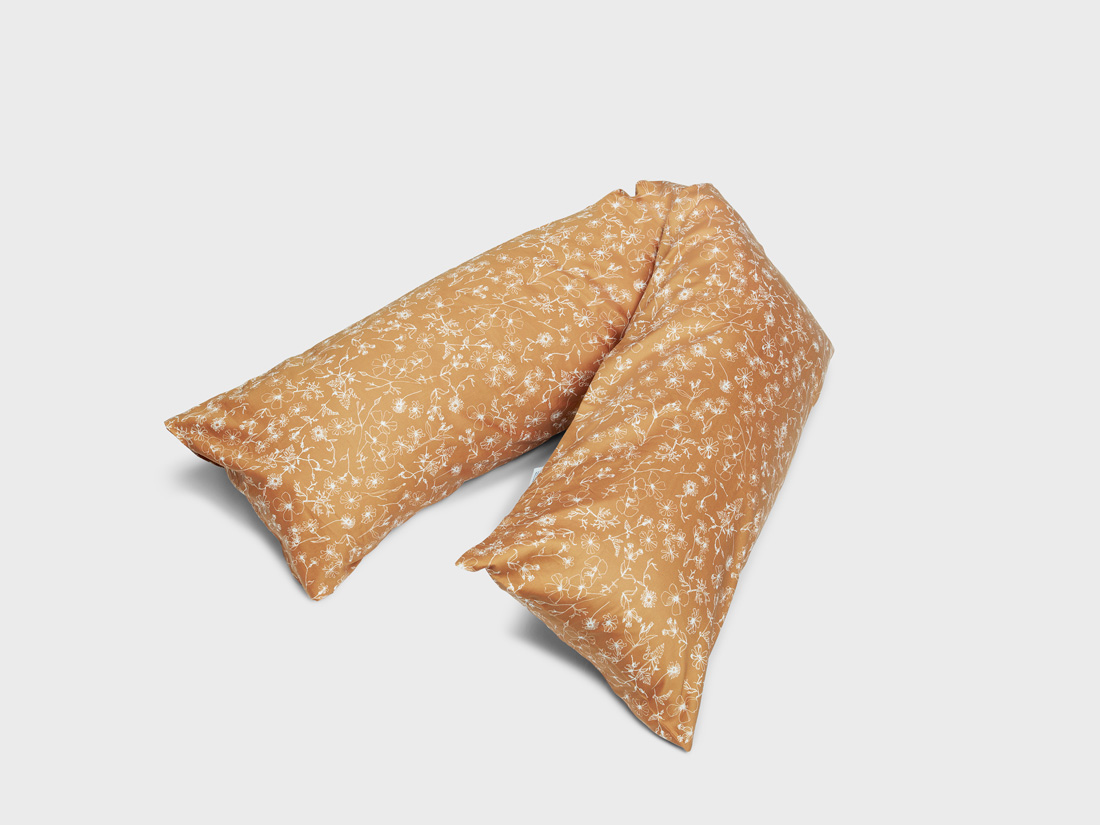 Yumeko Kussensloop zijslaper katoen satijn fields of gold 37x160 100 biologisch en fairtrade katoen