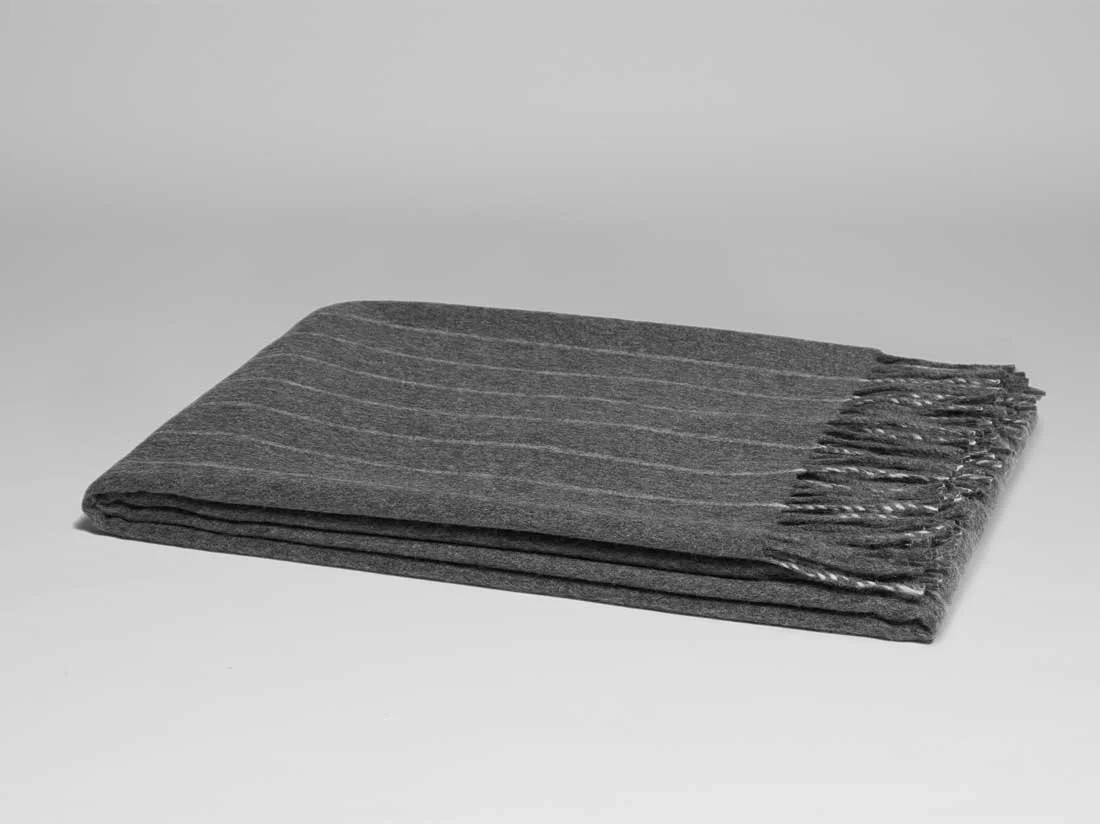 Plaid kasjmierblend stripe charcoal 130x190 via Yumeko