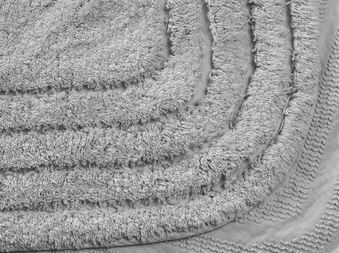 Tapis de bain ovale gris brumeux 60x90