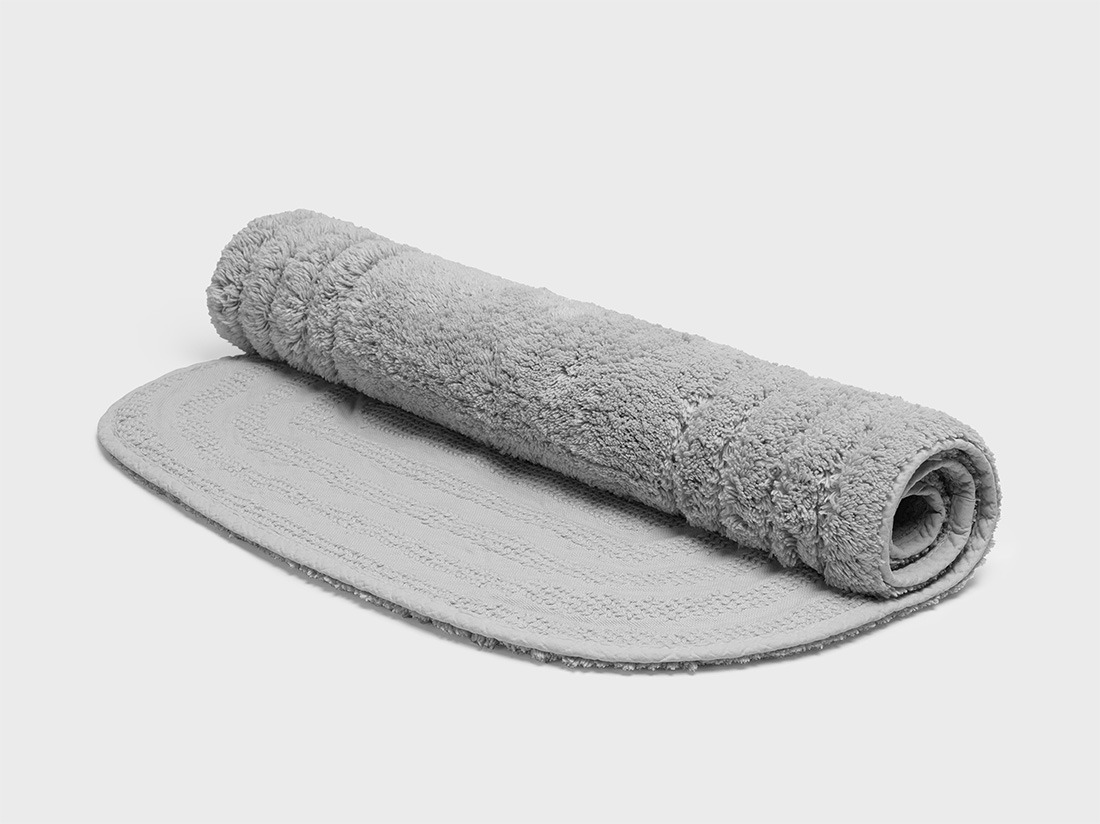 Tapis de bain ovale gris brumeux 60x90