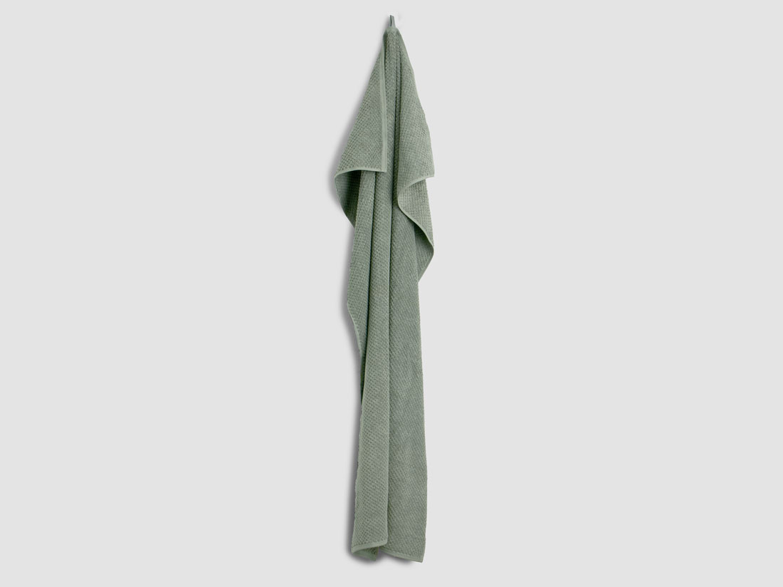 Badlaken dots stone green 100x150 - 1 st