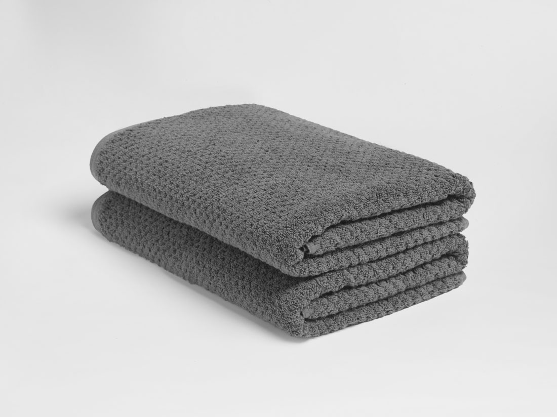 Duschlakan dots dark grey 70x140 - 2 stycken