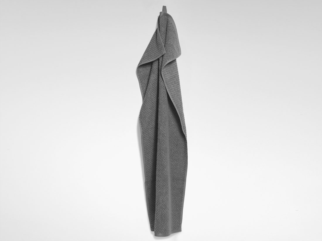 Duschlakan dots dark grey 70x140 - 2 stycken