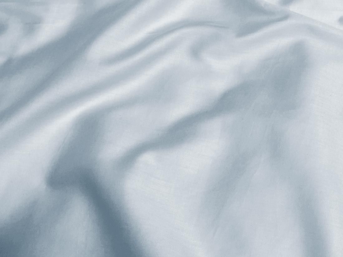 Faconlagen bomuldssatin sky blue