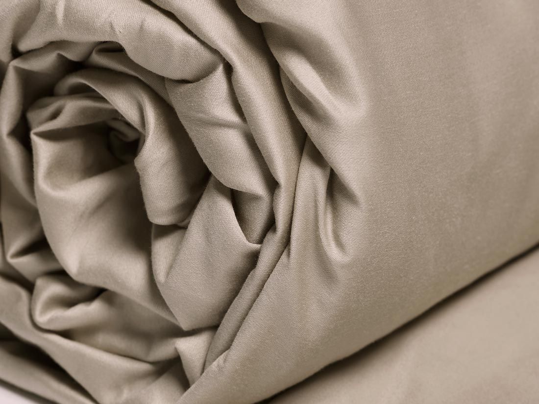 Hoeslaken katoensatijn warm taupe