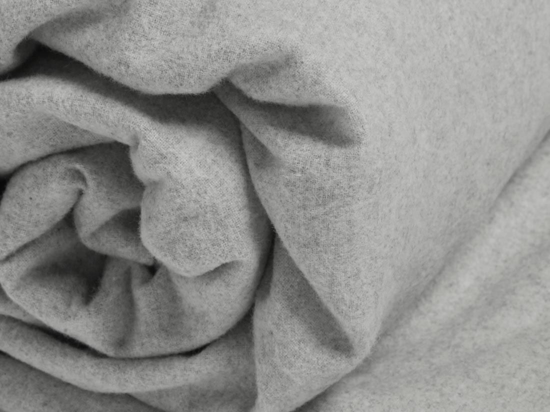 Drap-housse flanelle de coton gris clair