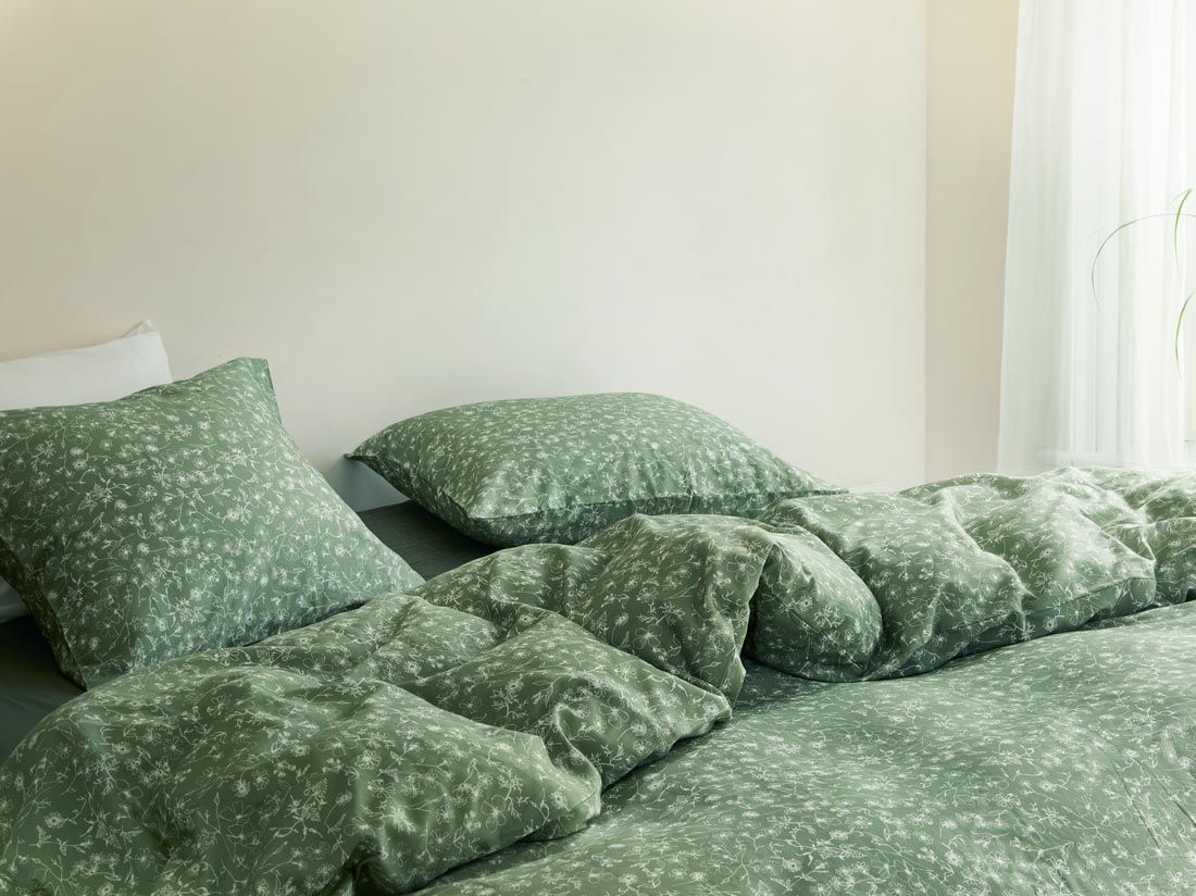 Taie d'oreiller satin de coton champs de fleurs vert d'olive