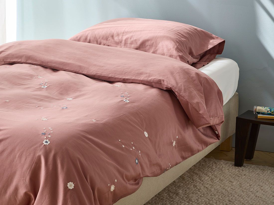 Dekbedovertrek katoensatijn blush rose starry flow