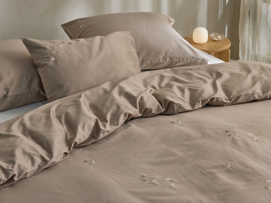 Pudebetræk bomuldssatin warm taupe seashell