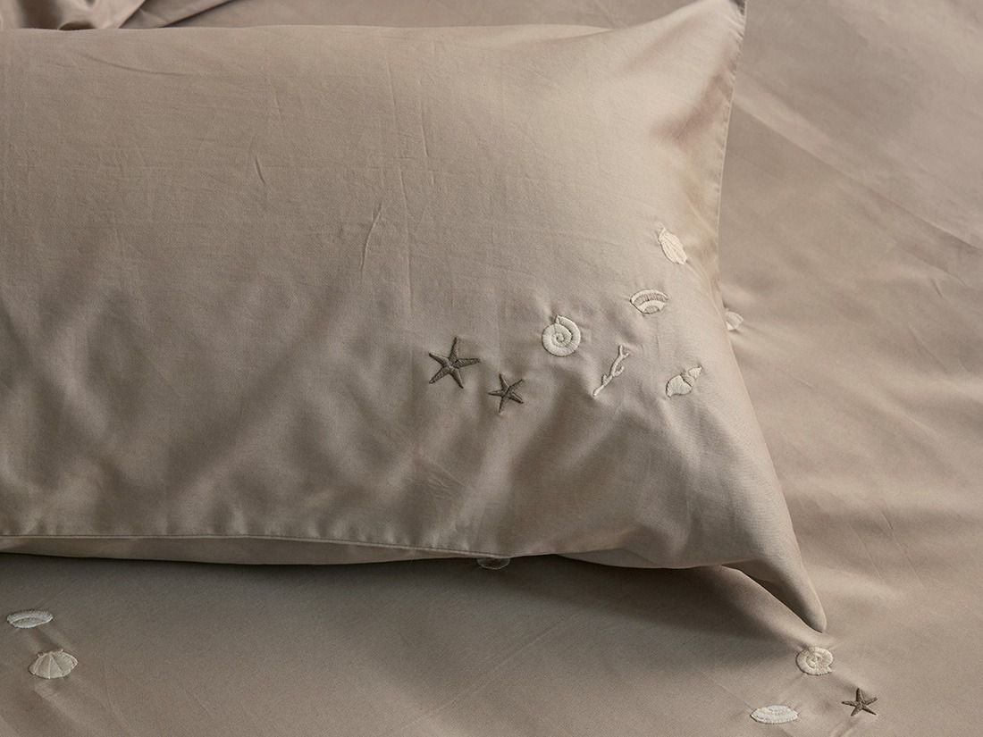 Pudebetræk bomuldssatin warm taupe seashell