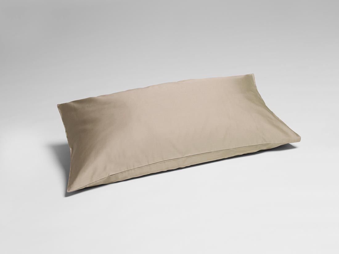 Kussensloop katoensatijn warm taupe