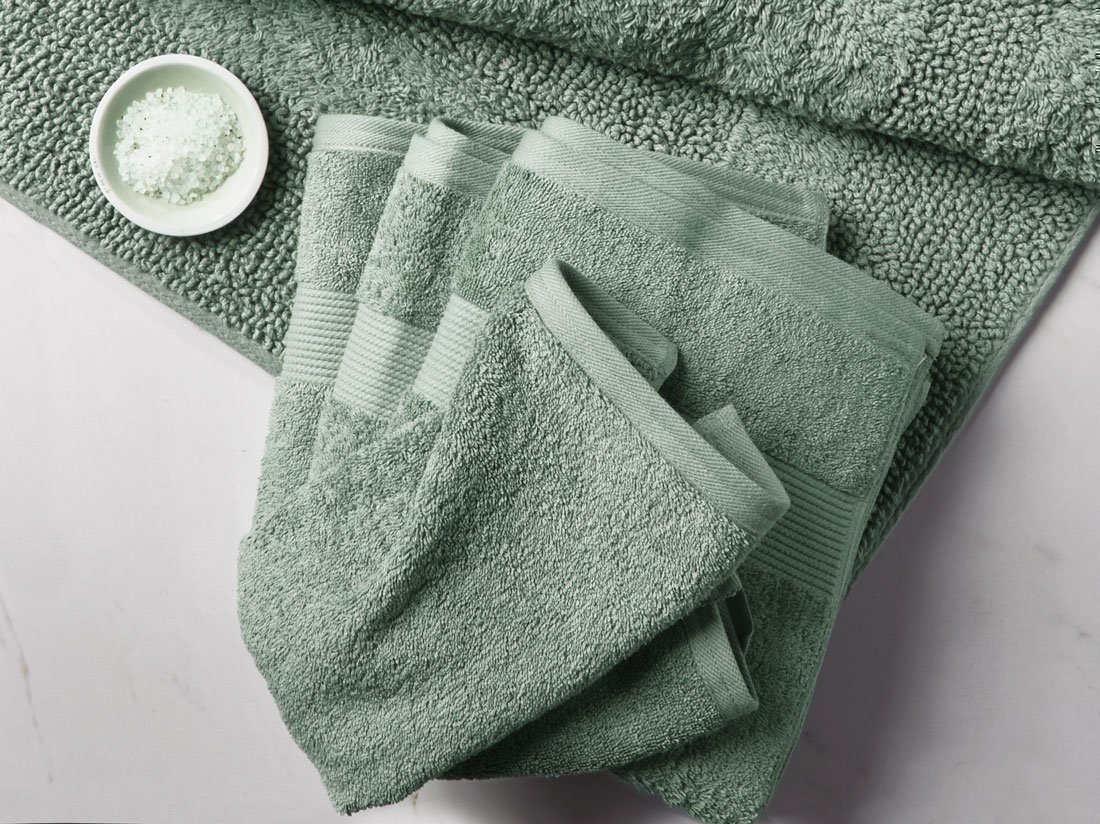 Serviette de bain éponge vert d'eau 100x150 - 1 pc