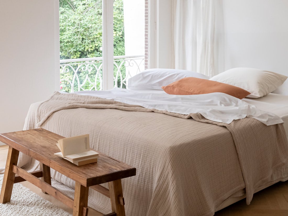 Couvre-lit en coton taupe clair