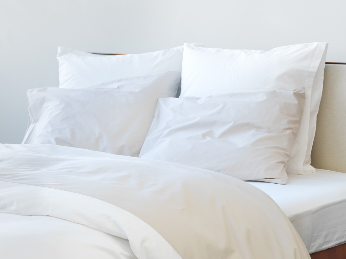 Parure de lit satin de coton double face blanc/sable