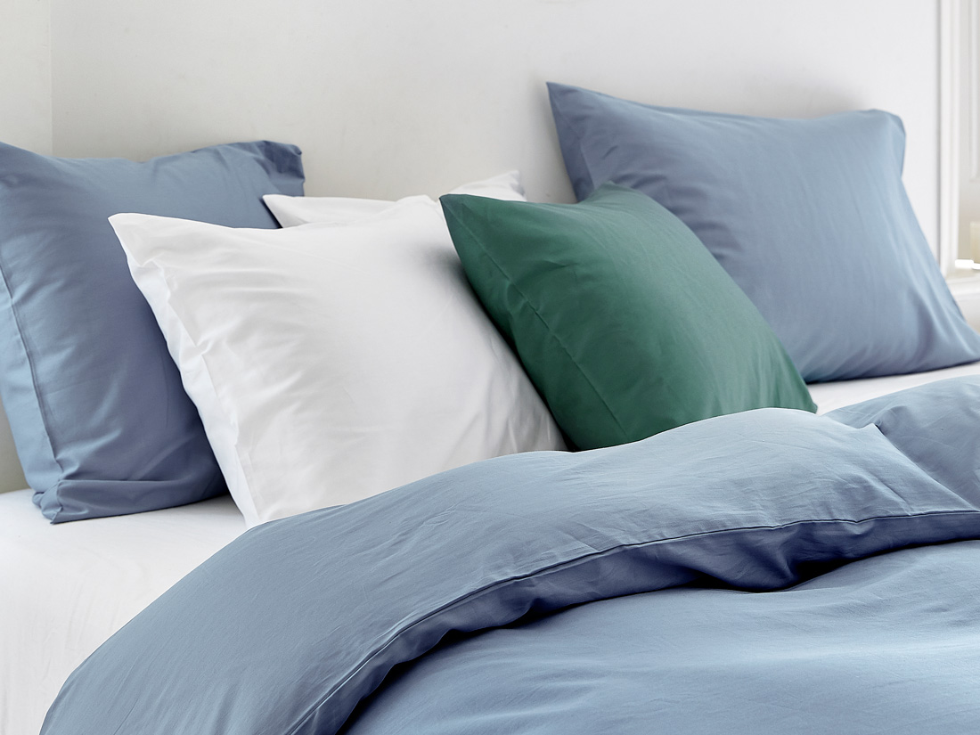 Taie d'oreiller satin de coton bleu délavé