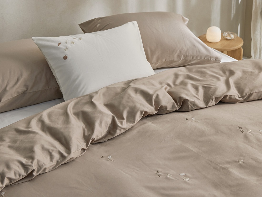 Kussensloop katoen satijn warm white seashell