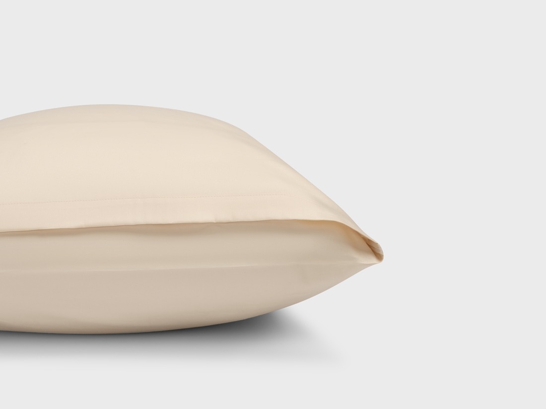 Kussensloop katoen satijn almond milk