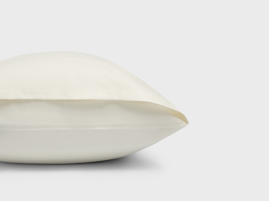 Kussensloop katoen satijn warm white seashell